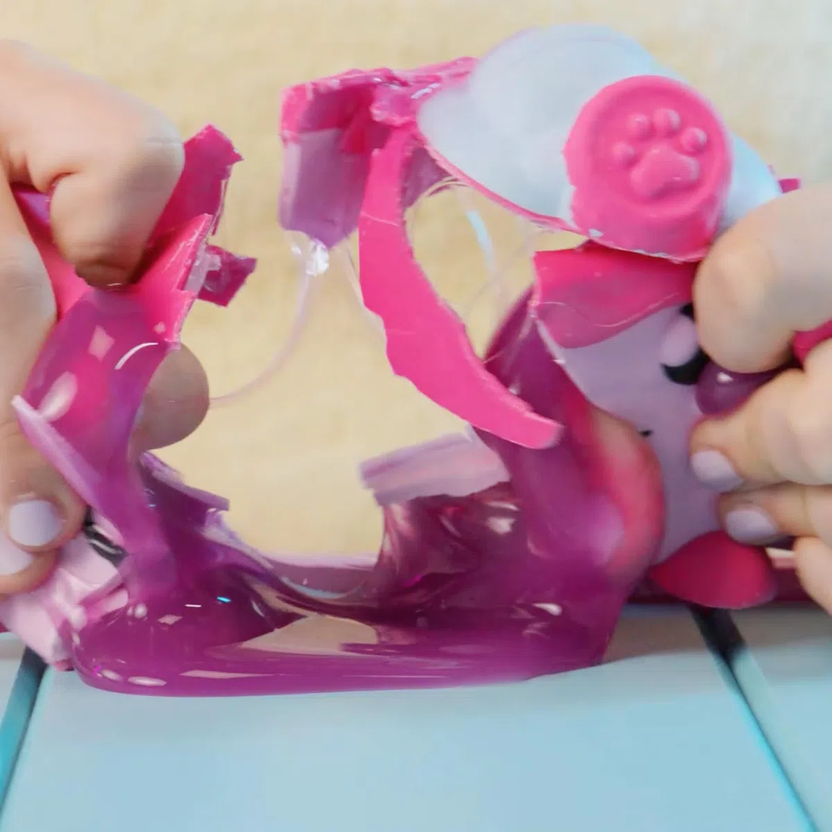 CAKE COLLEZIONABILI Rompi, Scopri, Cresci! Animaletti con accessori che escono da una torta e crescono quando li nutri con lo slime. Bambini dai 5 anni in su