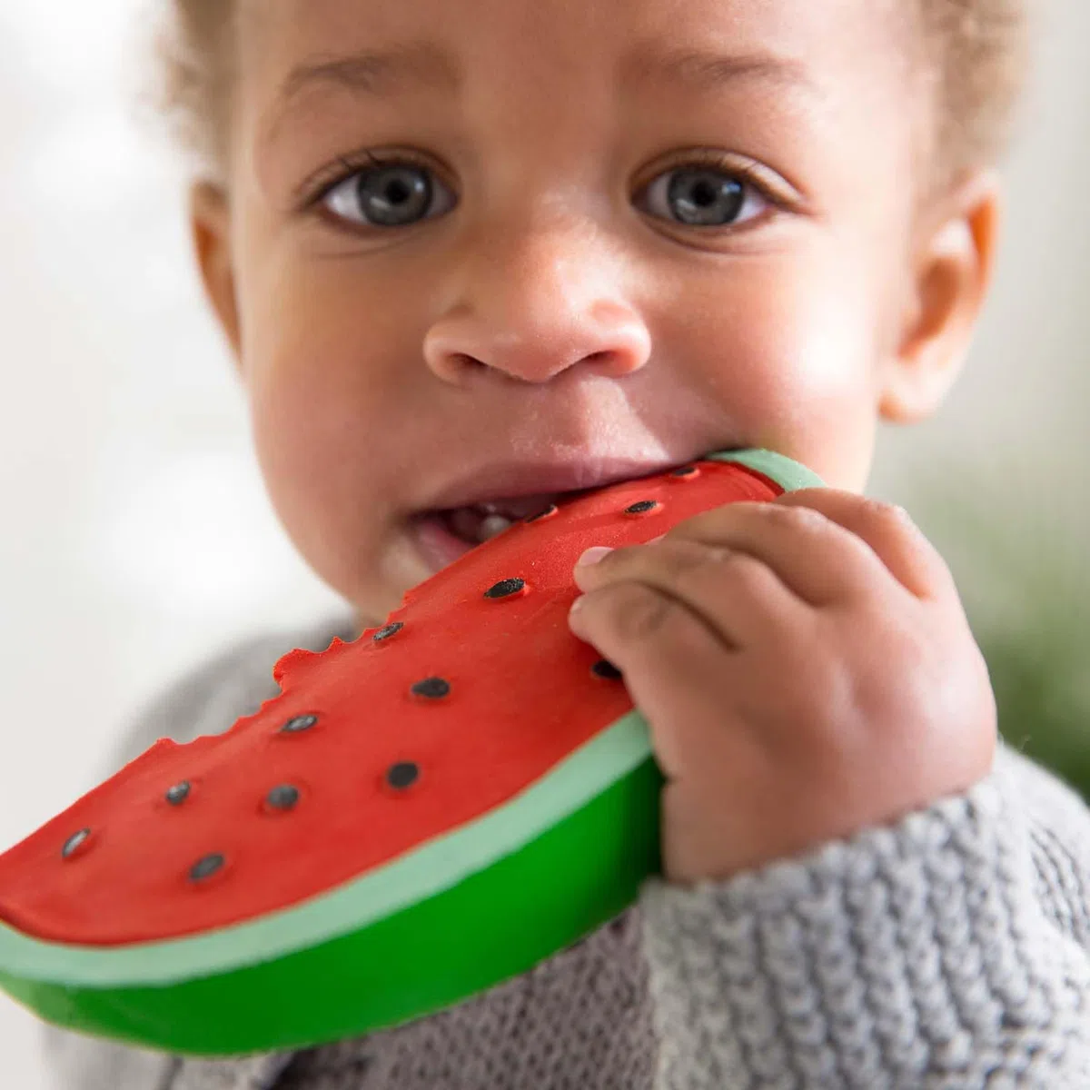 Oli & Carol - Massaggiagengive per neonato in gomma naturale - Regalo per neonato 0 3 6 mesi, 1 anno - Wally the Watermelon