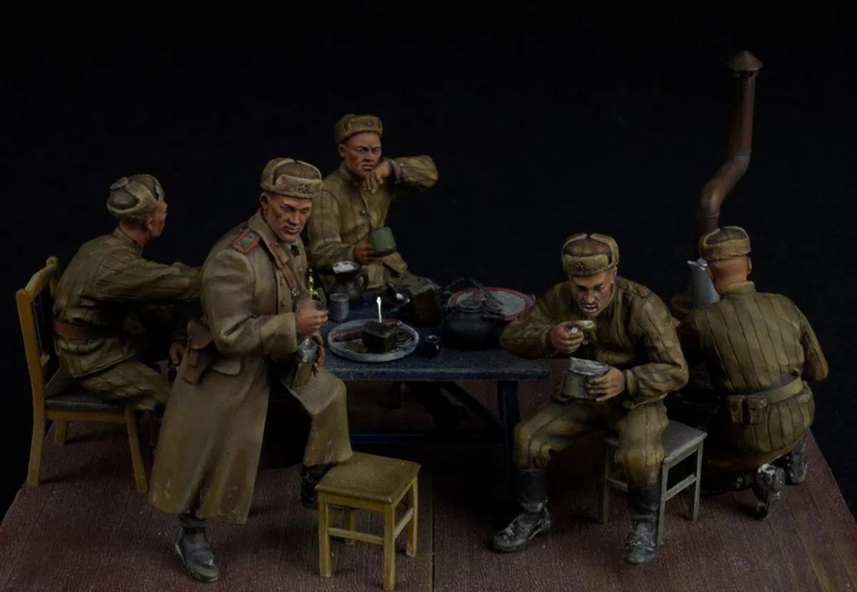MiniArt MA35325 Modellino Veicolo da Guerra In Plastica da Montare, Dinner On The Front, Scala 1:35