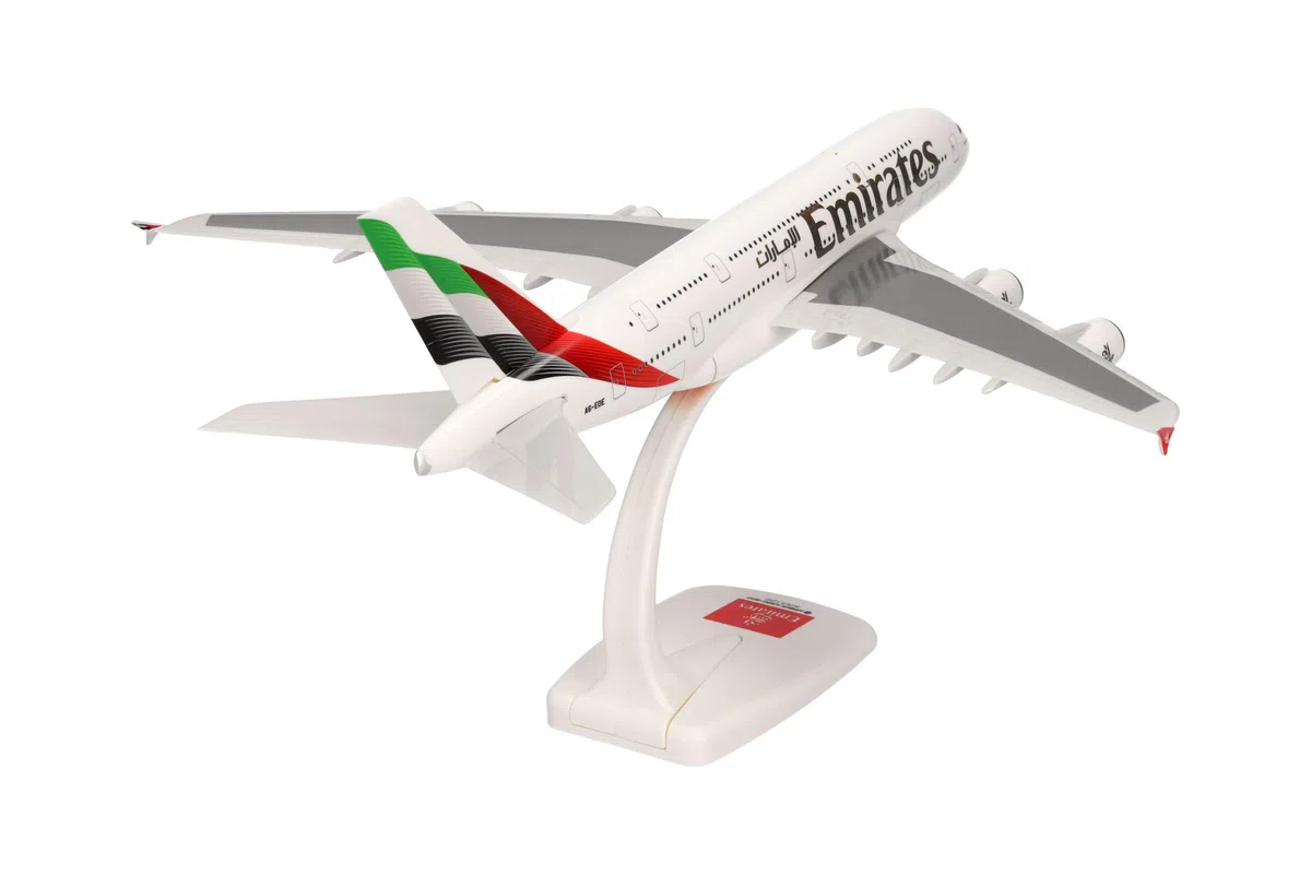 herpa modello di aereo Emirates Airbus A380 - new 2023 Colors - A6-EOE in scala 1:200 - Snap-Fit, pezzo da collezione, miniatura deco, statuetta con supporto in plastica