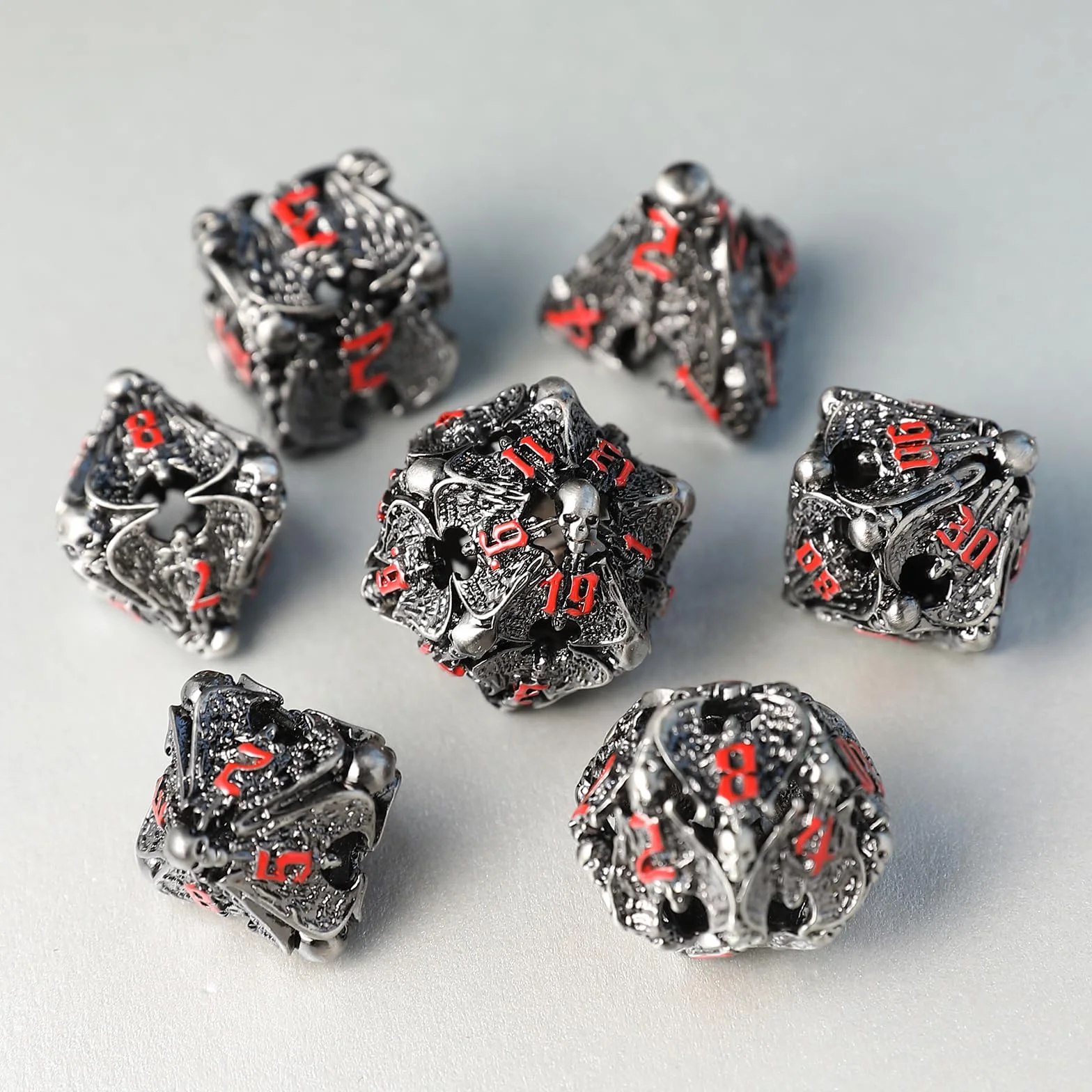 Dadi Set D&D Metallo 7 pezzi D4 D6 D8 D10 D12 D20 D% 3D Angelo Cavo Poliedrici Dadi per Dungeons and Dragons Pathfinder Warhammer Giochi da Tavolo RPG MTG Giochi