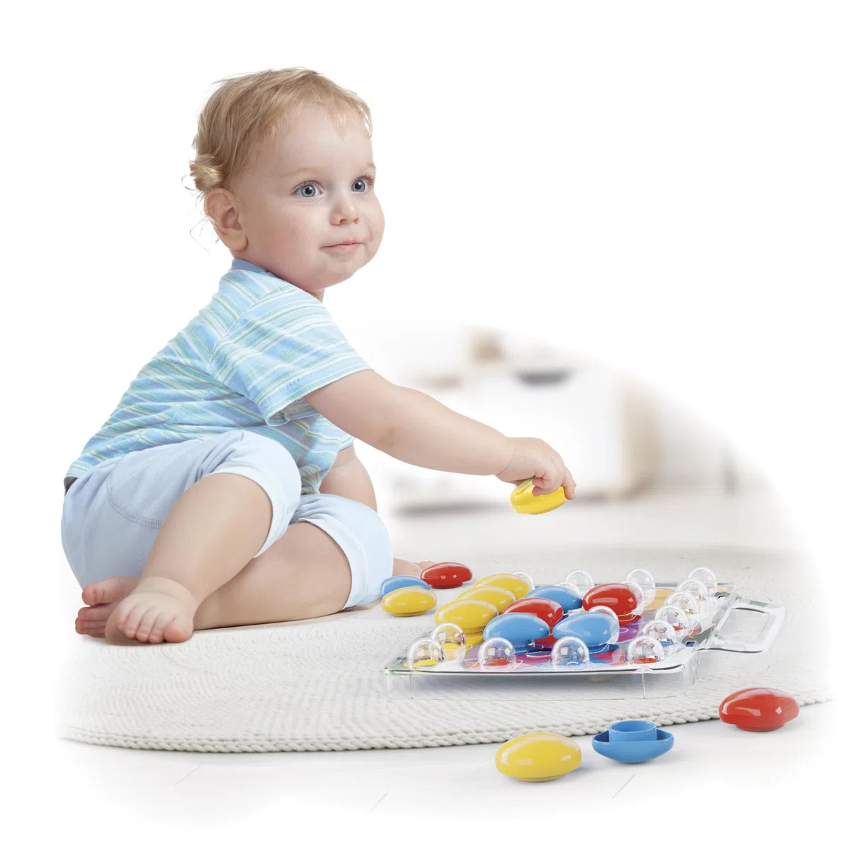 Quercetti FantaColor Baby Gioco Educativo per Bambini 1-4 anni con Bottoni Colorati, Schede Mosaico Bambini e Tavoletta Trasparente, Giochi bambini 2 Anni, Regalo Bimba 1 Anno, Giochi Creativi 2 Anni