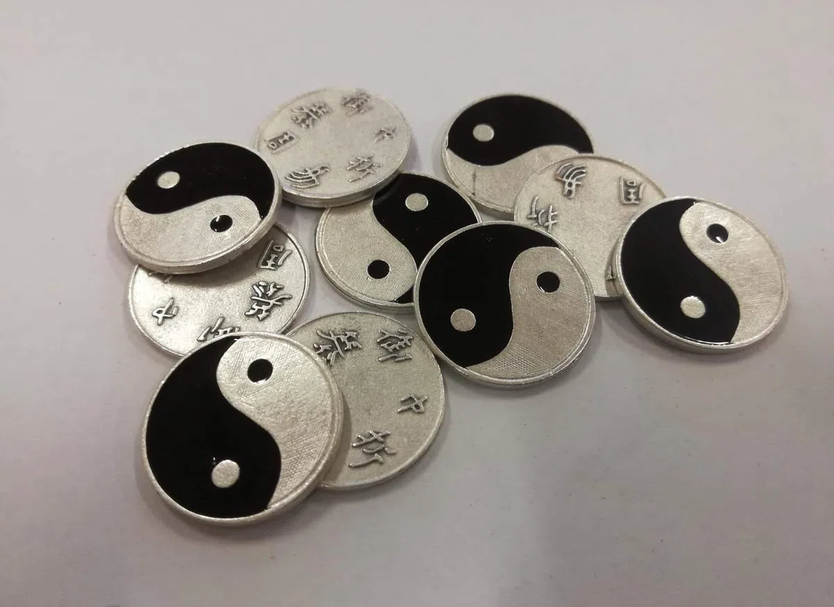 lazzaro italy Monete TAO Yin Yang placcate Argento - Oracolo I Ching e Portafortuna - Diametro Moneta Cm 2,1 - N. 10 Pezzi