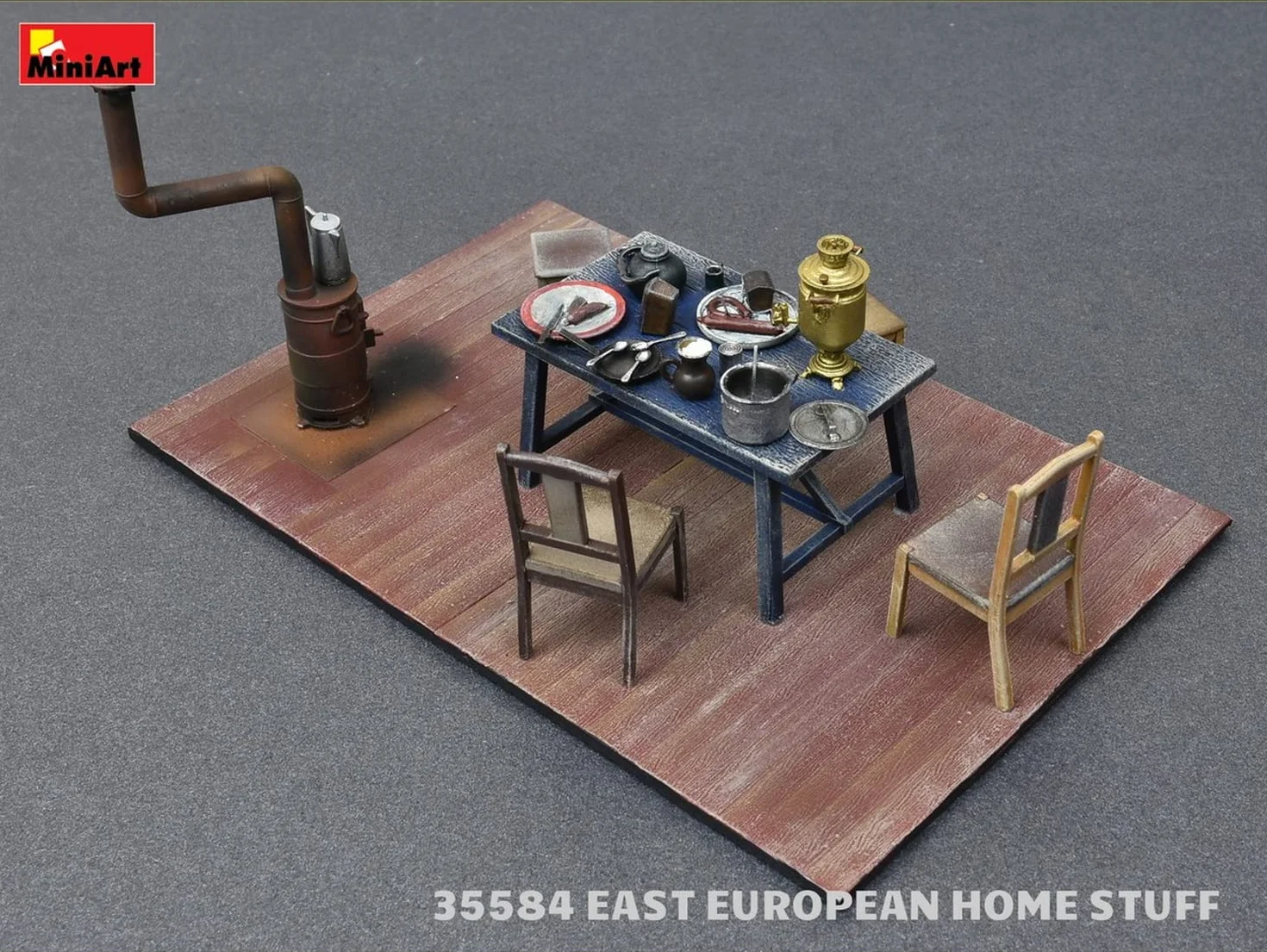 Miniart MIN35584 Kit modello Home Stuff Est Europeo, Vario, Mittel